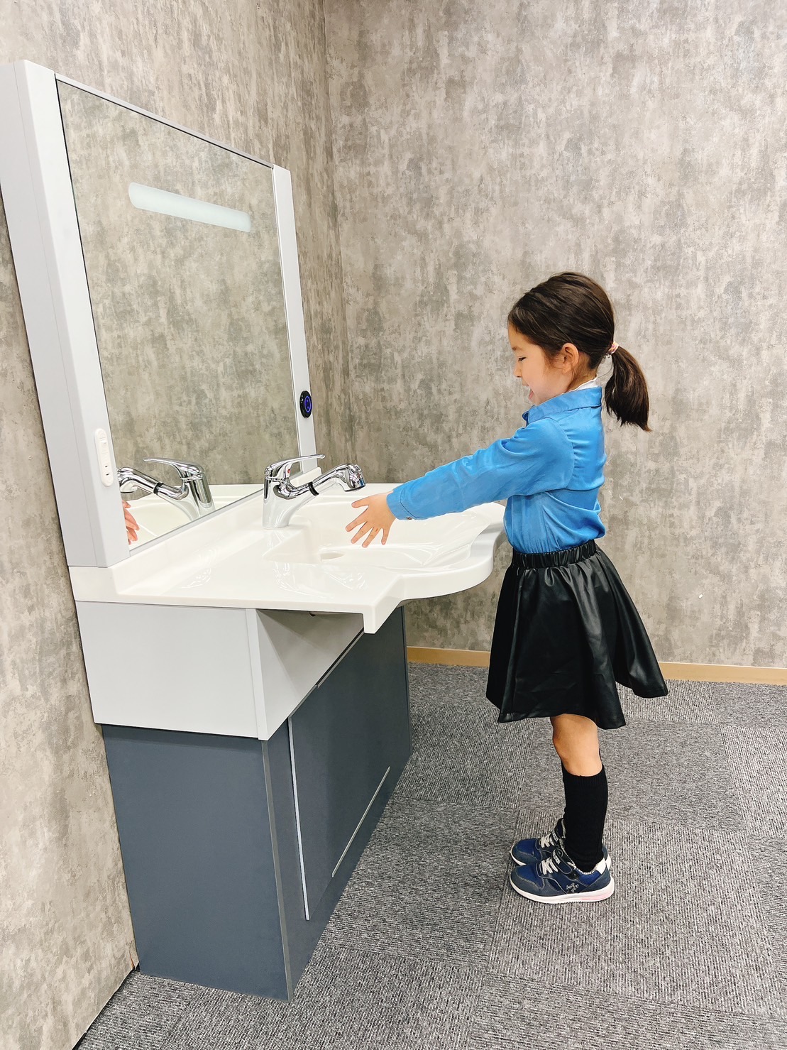 JUST　～電動昇降キッチン～