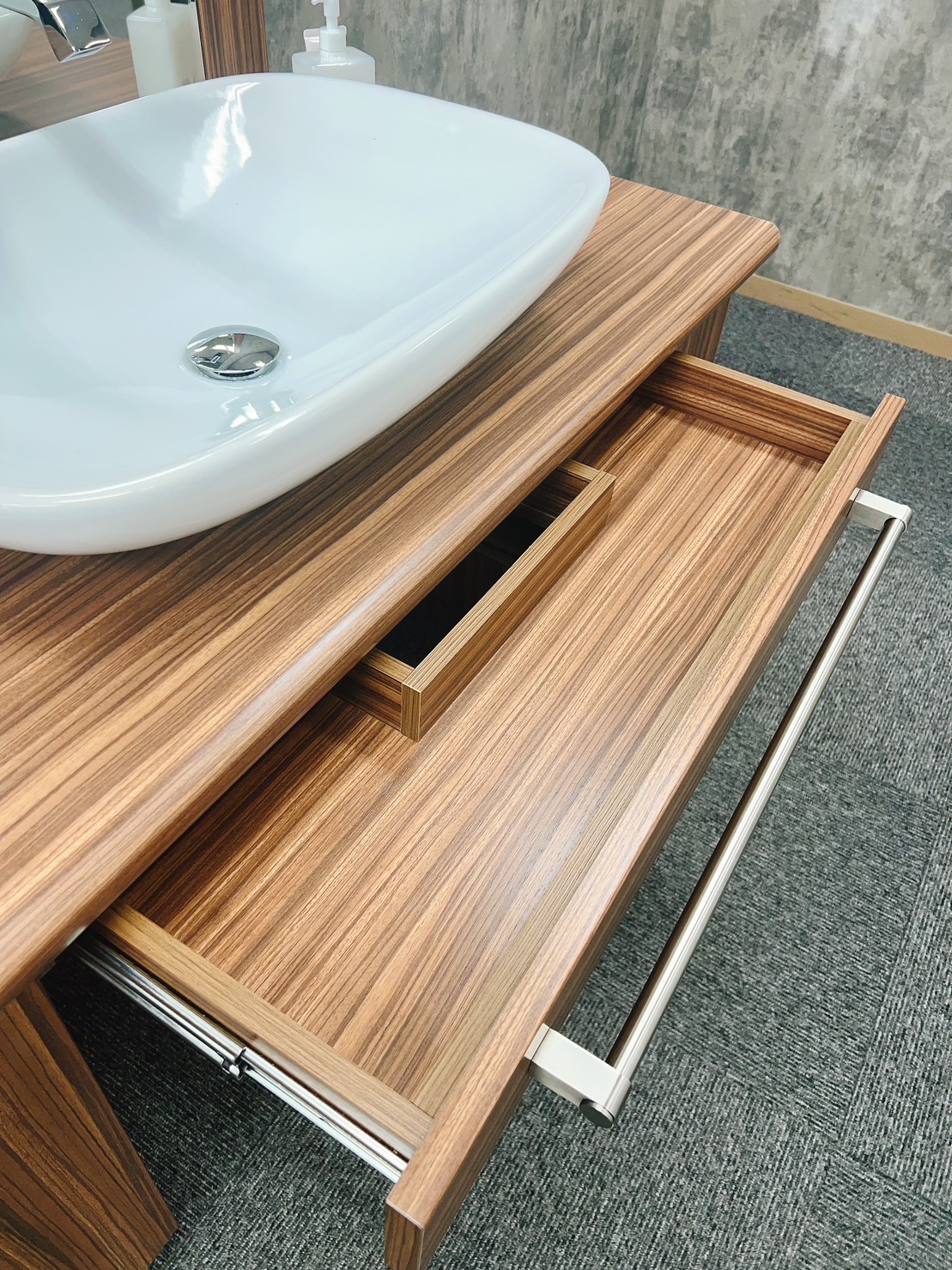 JUST　～電動昇降キッチン～