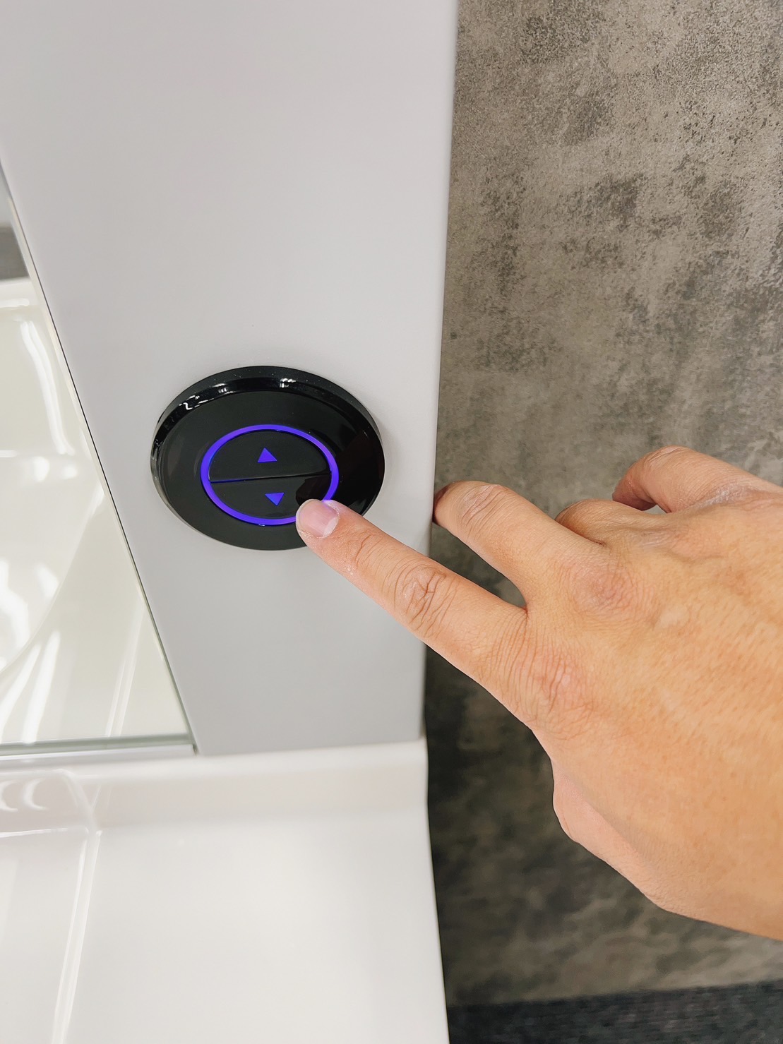 JUST　～電動昇降キッチン～