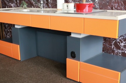 電動昇降キッチン