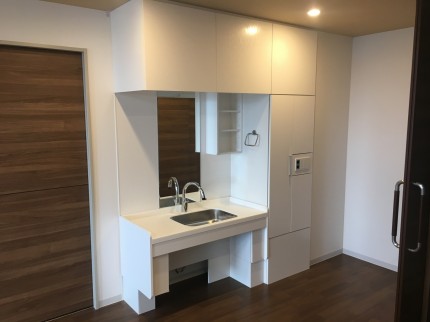 電動昇降洗面台