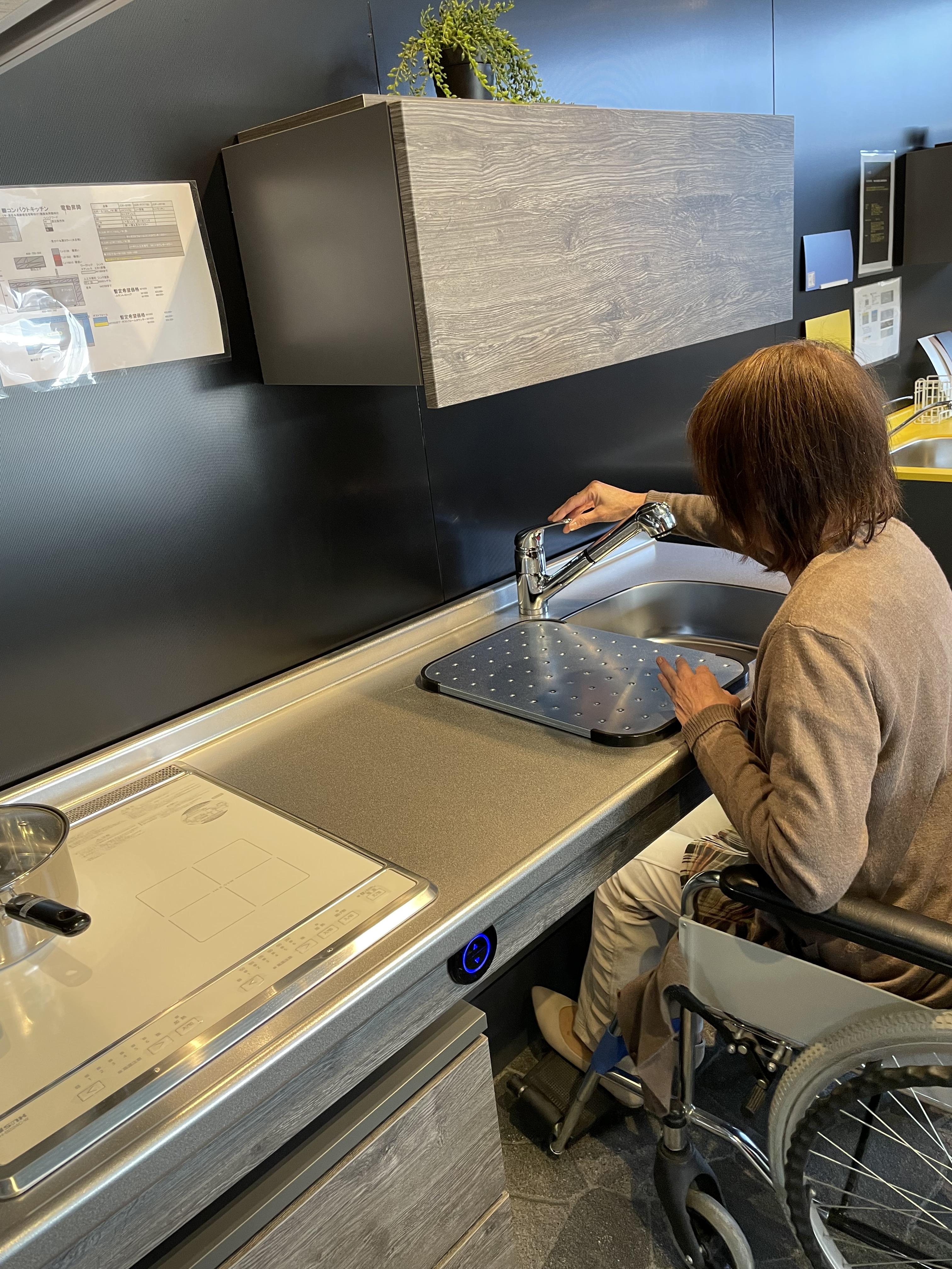 JUST　～電動昇降キッチン～